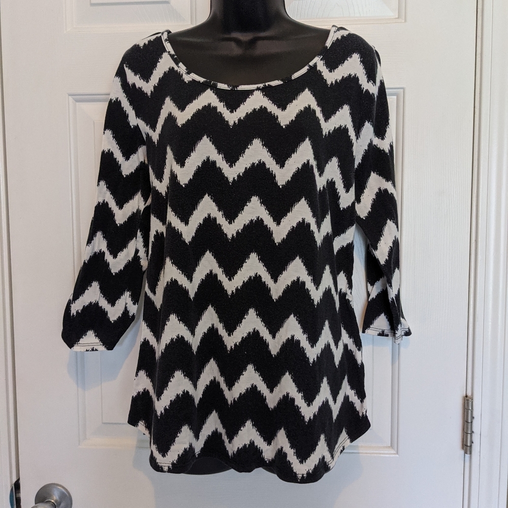 Chevron with Cris cross detail on the back top